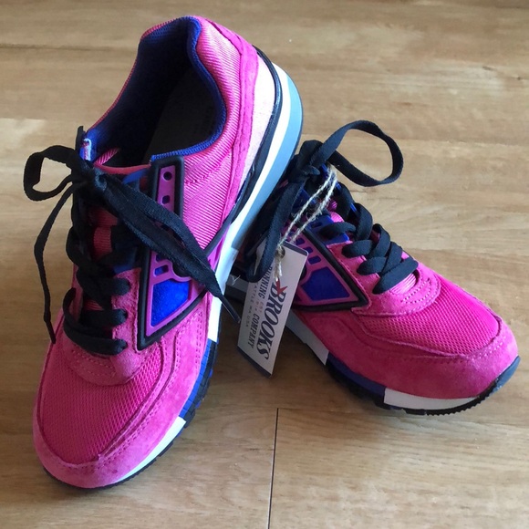 Brooks Shoes - Reserved❗️NWT Brooks Evanfall Regent Sneakers